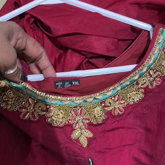 Elegant Red and Green Traditional Dress with Gold Accents 3pcs Gown - Picture 4 of 4